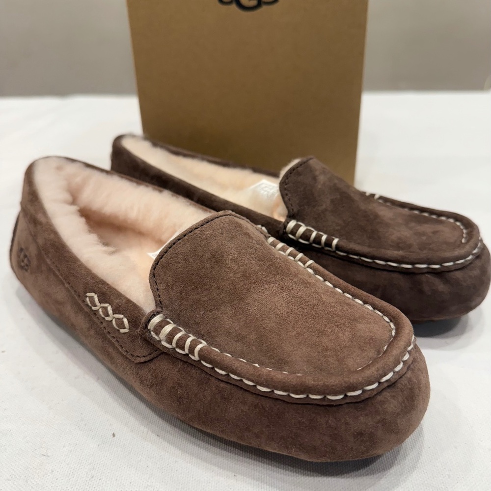 UGG Women's Ansley Slipper Size 5 Color Chocolate